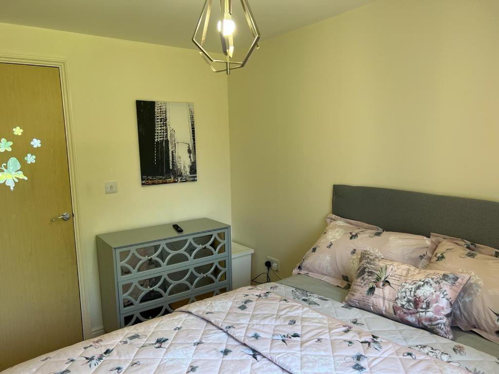 Modern Beautiful Gated Two Bed Apartment Stifford Exterior foto
