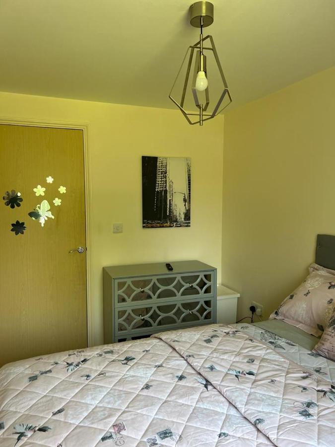 Modern Beautiful Gated Two Bed Apartment Stifford Exterior foto