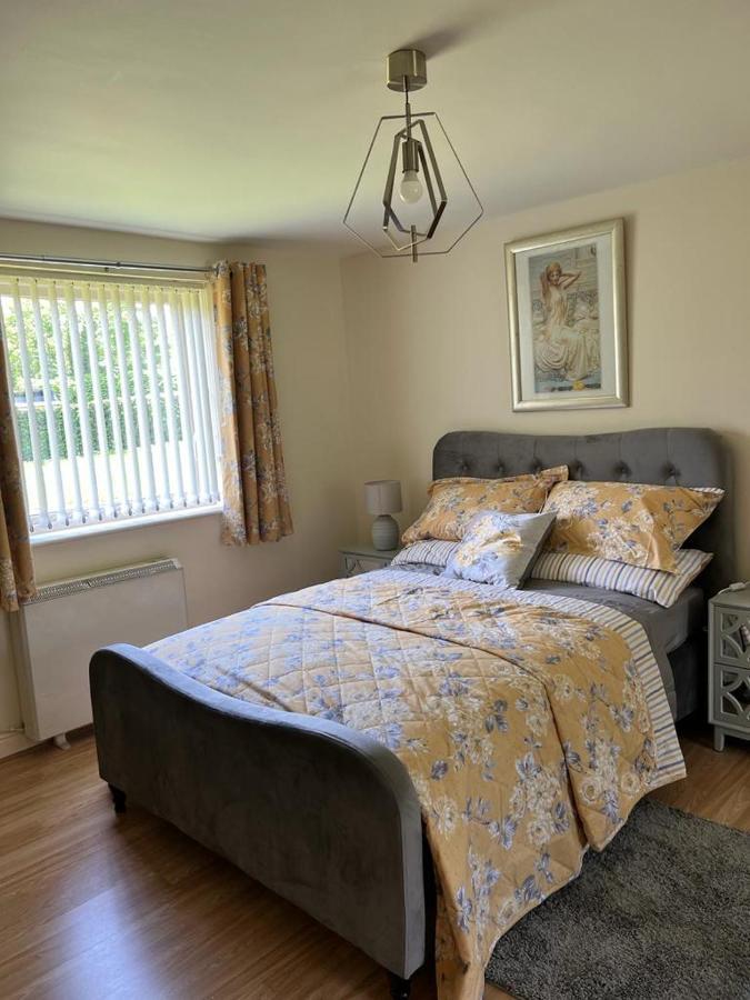Modern Beautiful Gated Two Bed Apartment Stifford Exterior foto