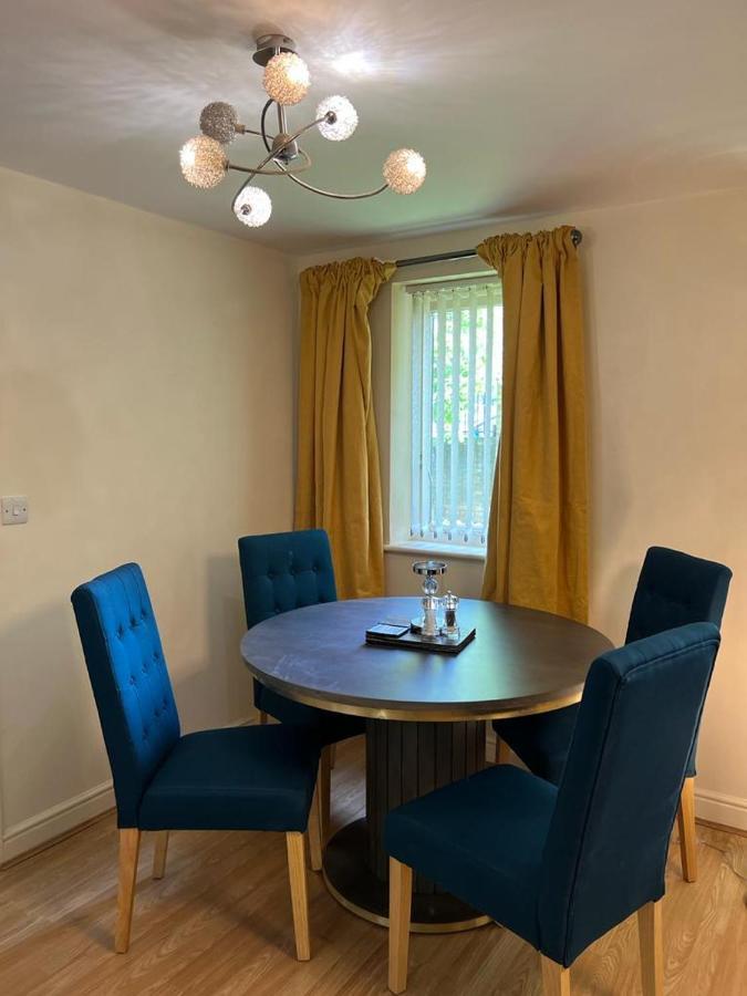 Modern Beautiful Gated Two Bed Apartment Stifford Exterior foto